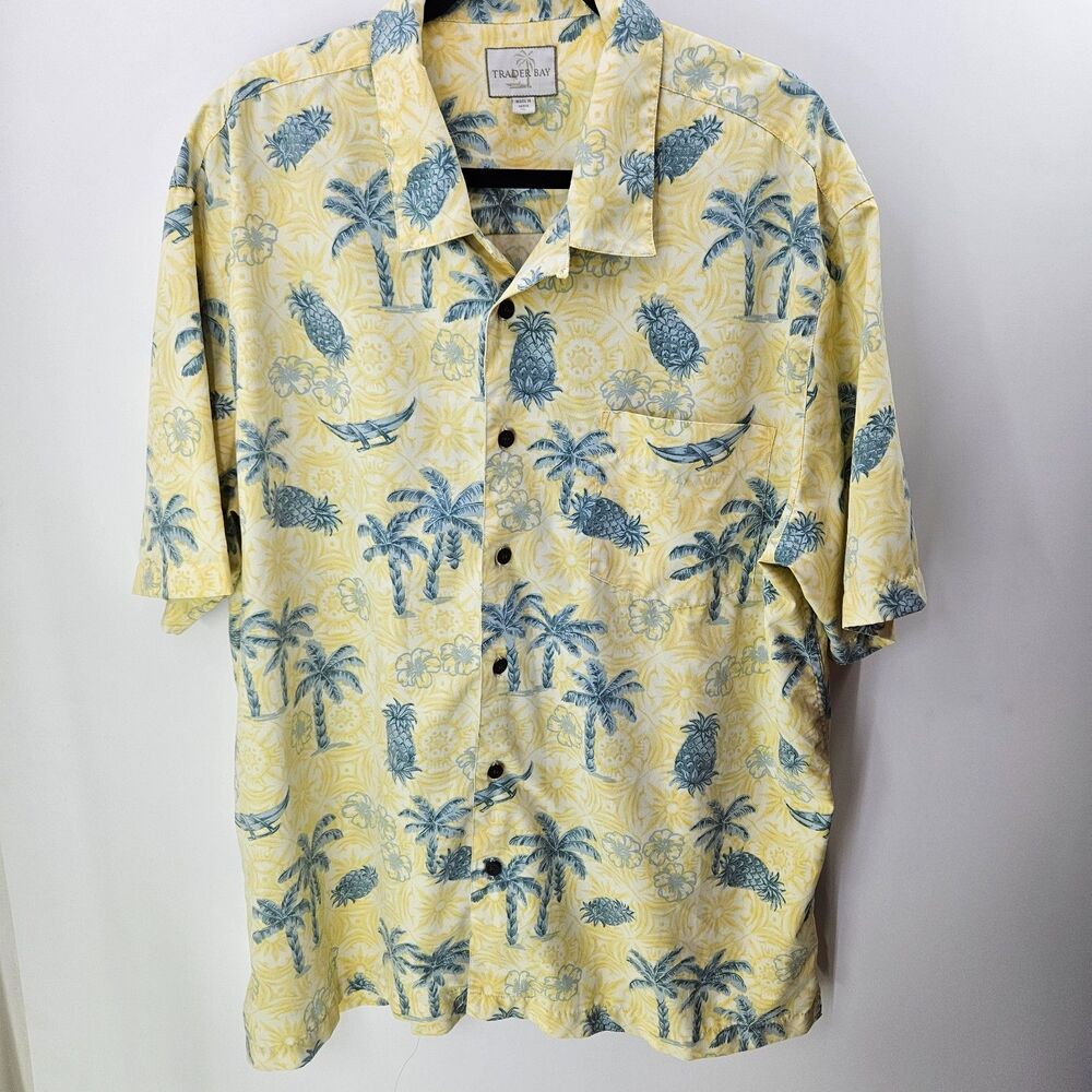 Trader Bay Hawaiian T Shirt Men's XL Yellow with Pineapples and Palms island